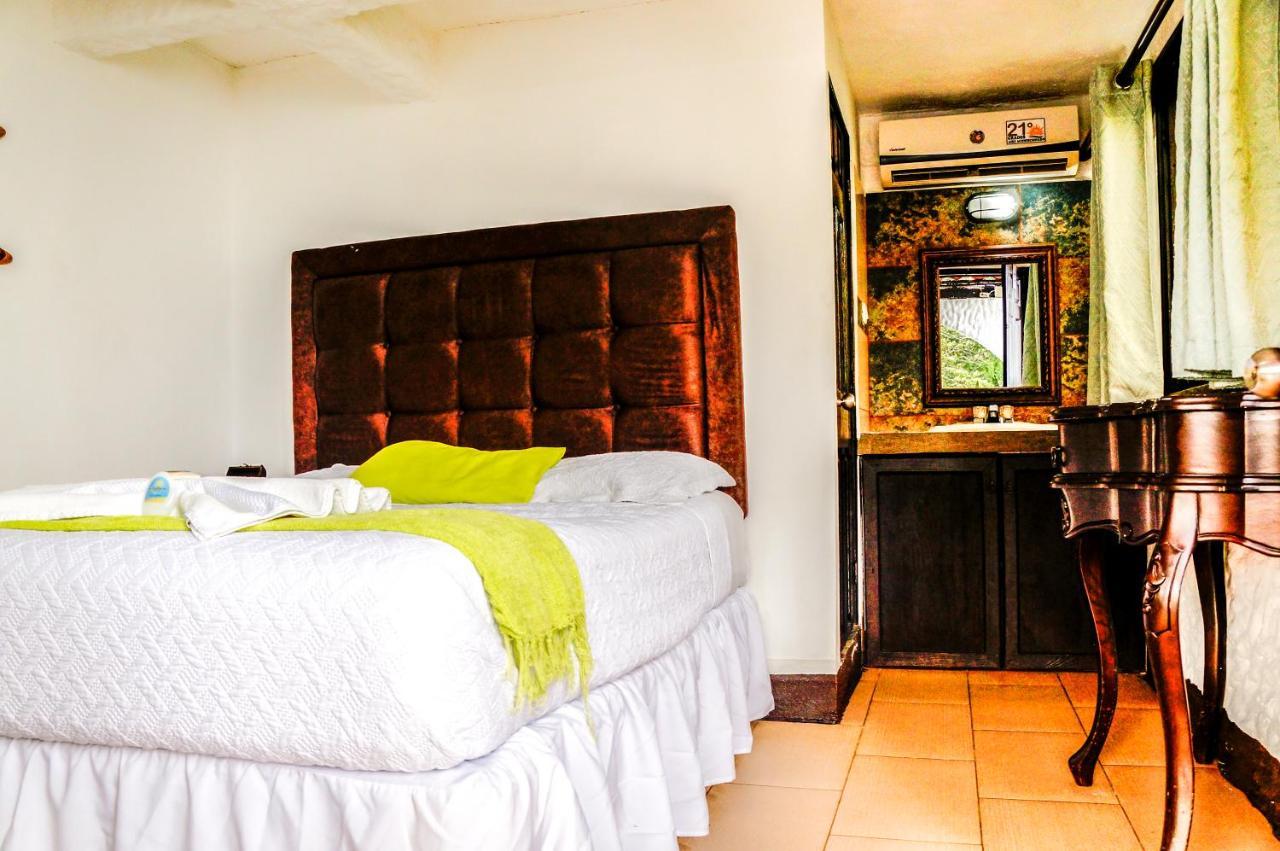 Hotel Mi Paraiso Rio Dulce Castillo de San Felipe Buitenkant foto